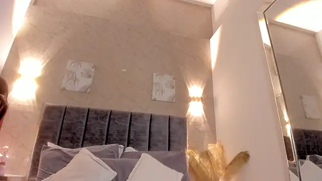 Lunaa bellaa online show from March 2026 07:52:02 PM