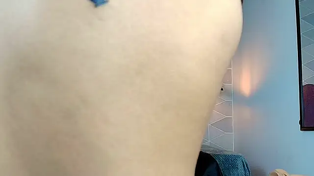 Snapshot of Aly_Loving chatting on November 2025 12:31:02 PM Aly Loving online show from November 2025 12:31:02 PM