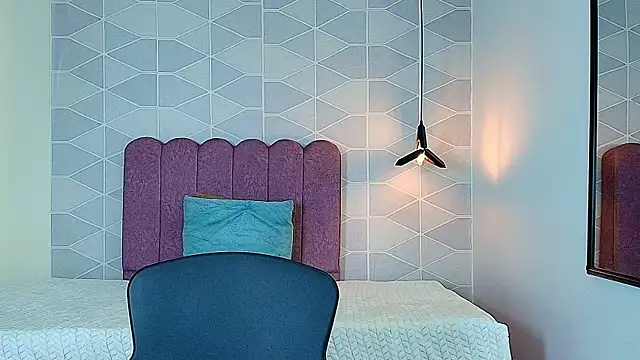 Snapshot of Aly_Loving chatting on November 2025 08:20:01 PM Aly Loving online show from November 2025 08:20:01 PM