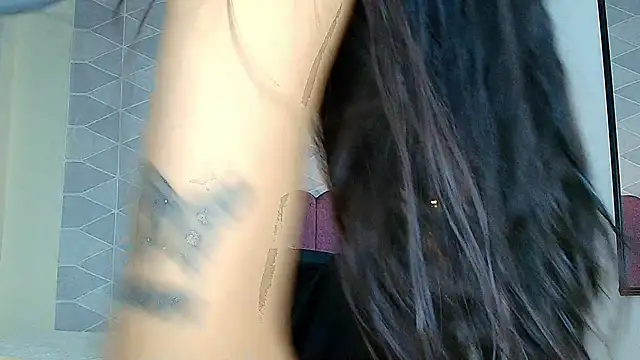 Snapshot of Aly_Loving chatting on December 2025 09:47:02 PM Aly Loving online show from December 2025 09:47:02 PM