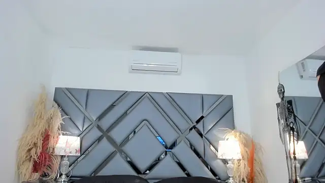 Milan LewisS online show from October 2025 12:04:01 PM