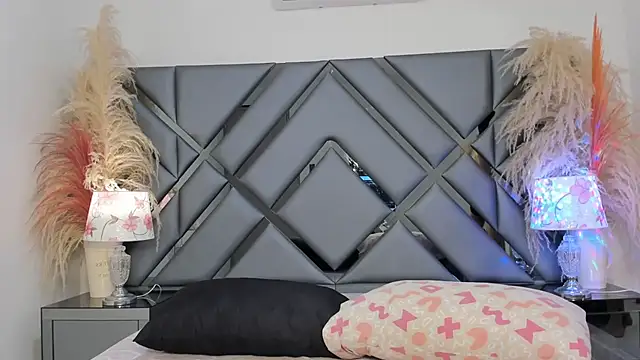 Milan LewisS online show from November 2025 11:57:01 AM