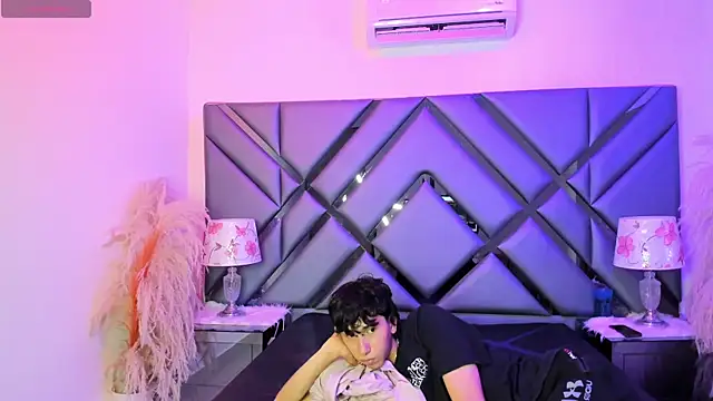 Milan LewisS online show from February 2026 12:27:01 PM