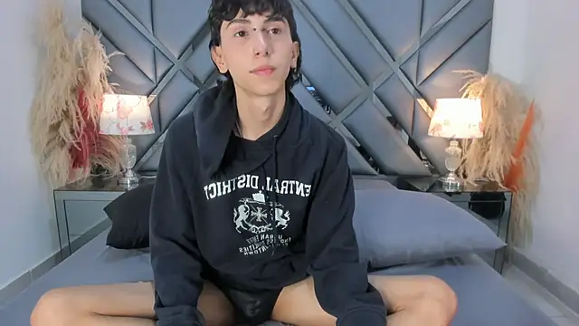 Milan LewisS online show from October 2025 12:18:01 PM