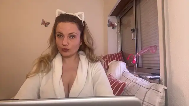 Snapshot of UnderWunder chatting on February 2026 10:21:02 PM UnderWunder online show from February 2026 10:21:02 PM