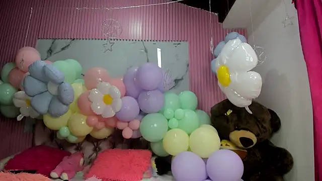 Snapshot of Mindy_19 chatting on April 2026 10:55:01 PM Mindy 19 online show from April 2026 10:55:01 PM