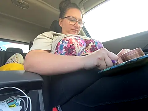 GirlSquirt online show from November 2025 07:18:02 PM