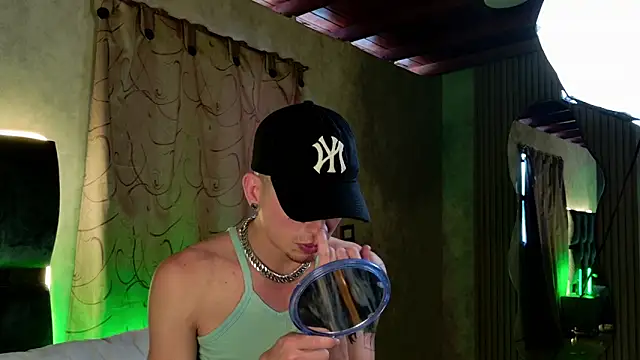 Taurito    online show from November 2025 09:48:01 PM