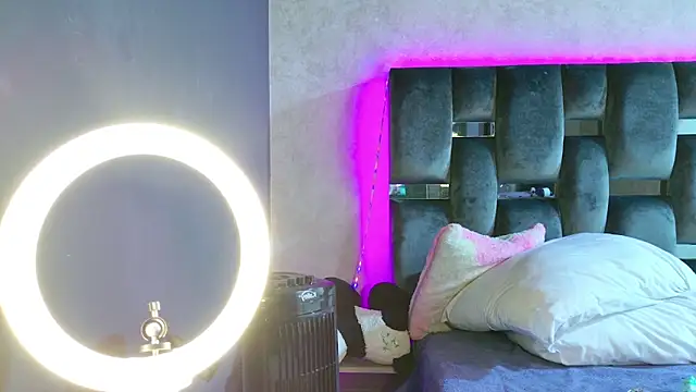 Taurito    online show from November 2025 10:13:01 PM