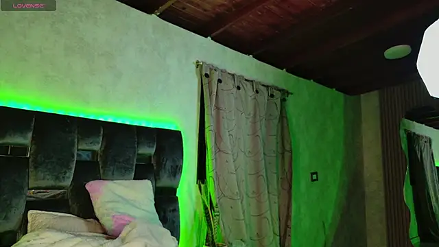 Taurito    online show from November 2025 05:12:01 AM