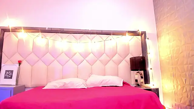 Scarletbigbug online show from February 2026 11:44:01 AM