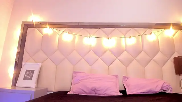 Scarletbigbug online show from February 2026 12:05:02 PM