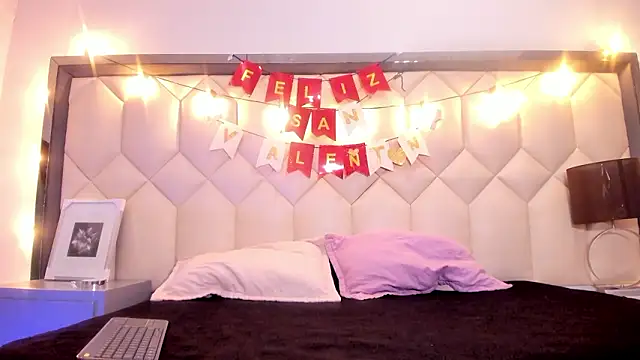 Scarletbigbug online show from February 2026 12:27:02 PM