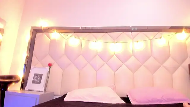 Scarletbigbug online show from February 2026 12:13:02 PM