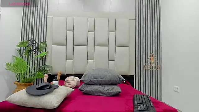 bryonycutee online show from November 2025 01:04:02 PM