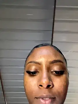 britanyxxs online show from November 2025 02:53:01 PM