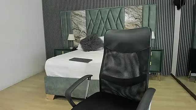 Snapshot of Michael_blue chatting on October 2025 09:03:01 PM Michael blue online show from October 2025 09:03:01 PM