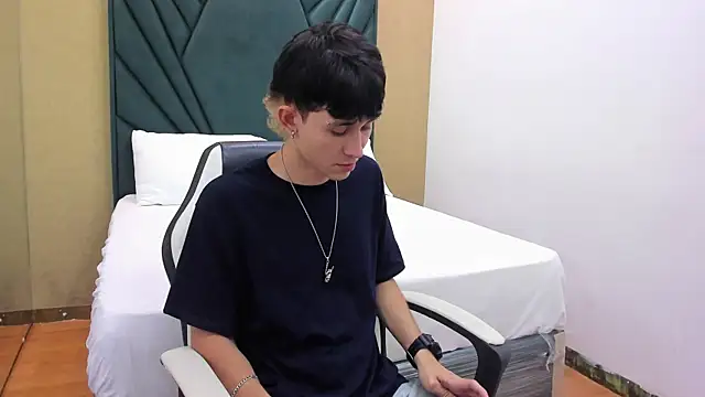 Snapshot of Michael_blue chatting on October 2025 08:53:02 PM Michael blue online show from October 2025 08:53:02 PM