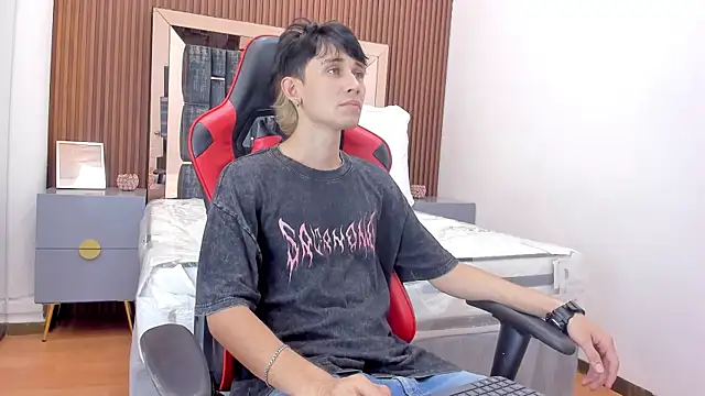 Snapshot of Michael_blue chatting on November 2025 09:08:02 PM Michael blue online show from November 2025 09:08:02 PM