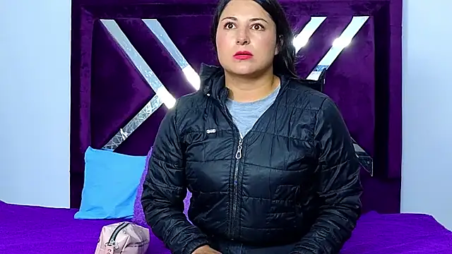 cuteeimy online show from November 2025 06:52:01 PM