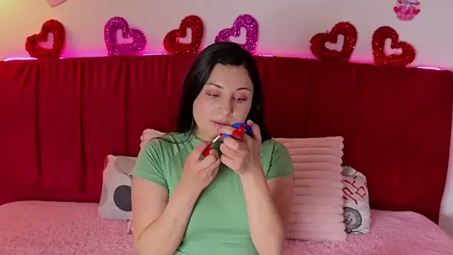 cuteeimy online show from March 2026 07:19:01 PM