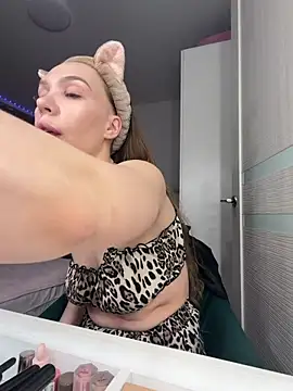 AlysonHuxley  online show from February 2026 12:39:02 AM