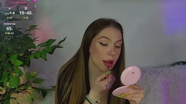 AlysonHuxley  online show from April 2026 06:30:02 PM