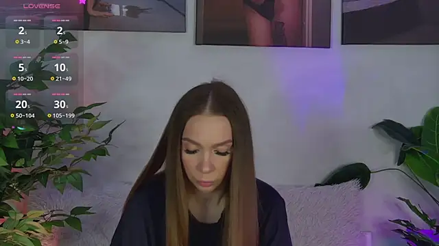 AlysonHuxley  online show from April 2026 05:47:01 PM