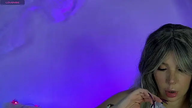 AlysonHuxley  online show from October 2025 05:57:02 PM