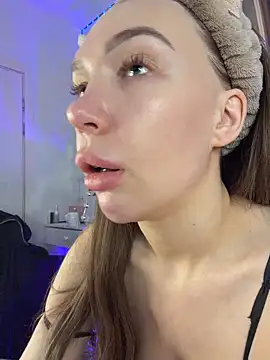 AlysonHuxley  online show from February 2026 03:59:02 AM