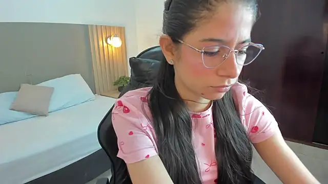 Snapshot of carlina_15 chatting on November 2025 12:16:01 PM carlina 15 online show from November 2025 12:16:01 PM