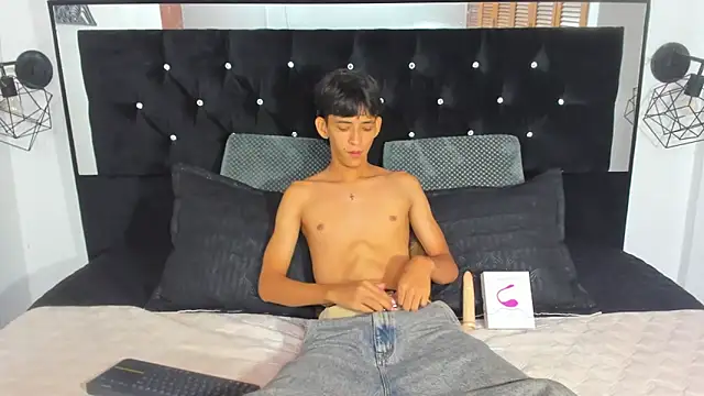 Sebas cat online show from October 2025 11:06:02 PM