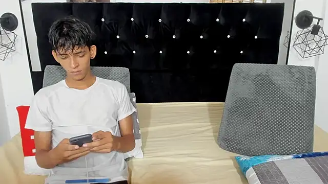 Sebas cat online show from November 2025 06:52:01 PM