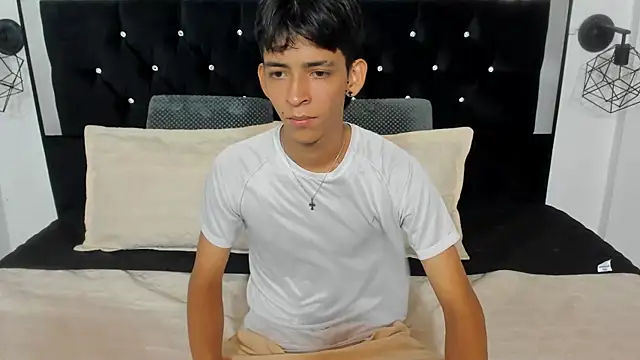 Sebas cat online show from October 2025 09:56:01 PM