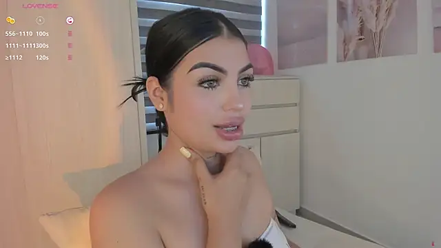 EmmyKenner online show from October 2025 11:31:02 AM