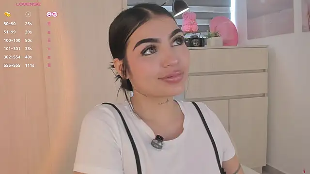 EmmyKenner online show from October 2025 12:29:02 PM