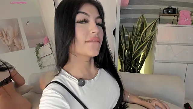 EmmyKenner online show from February 2026 11:51:01 AM