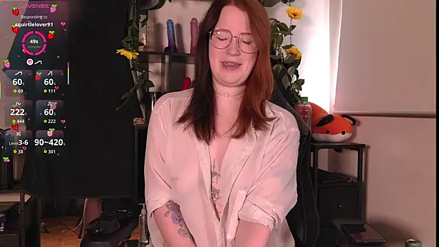 strawberryyfoxie online show from June 2026 02:11:01 PM