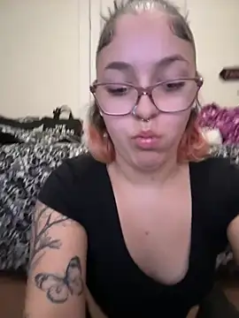 Snapshot of babykalirose chatting on February 2026 02:54:02 AM babykalirose online show from February 2026 02:54:02 AM