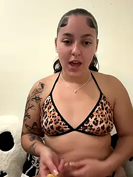 Snapshot of babykalirose chatting on October 2025 03:19:02 AM babykalirose online show from October 2025 03:19:02 AM