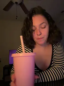 Snapshot of babykalirose chatting on February 2026 01:27:02 AM babykalirose online show from February 2026 01:27:02 AM