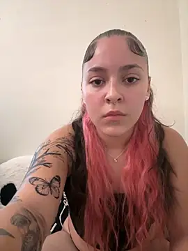 Snapshot of babykalirose chatting on October 2025 10:07:01 PM babykalirose online show from October 2025 10:07:01 PM