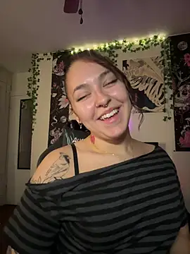 Snapshot of babykalirose chatting on June 2026 01:54:01 AM babykalirose online show from June 2026 01:54:01 AM