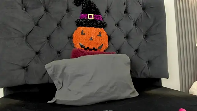 Snapshot of Sofia_Seduccion chatting on October 2025 12:04:02 PM Sofia Seduccion online show from October 2025 12:04:02 PM