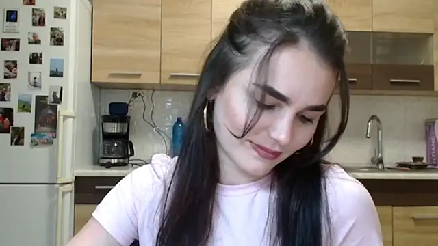 Silviaa a online show from December 2025 08:22:02 PM