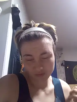 Snapshot of MoonIrene chatting on October 2025 12:59:02 PM MoonIrene online show from October 2025 12:59:02 PM