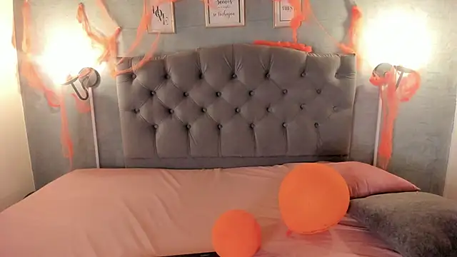 Snapshot of GiannaSlimJB chatting on October 2025 03:27:01 AM GiannaSlimJB online show from October 2025 03:27:01 AM