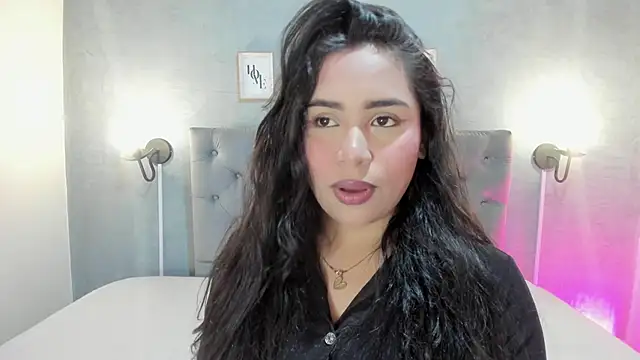 Snapshot of GiannaSlimJB chatting on September 2025 03:24:02 AM GiannaSlimJB online show from September 2025 03:24:02 AM