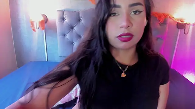 Snapshot of GiannaSlimJB chatting on October 2025 08:21:01 PM GiannaSlimJB online show from October 2025 08:21:01 PM