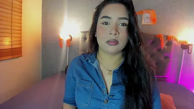 Snapshot of GiannaSlimJB chatting on October 2025 03:18:02 AM GiannaSlimJB online show from October 2025 03:18:02 AM